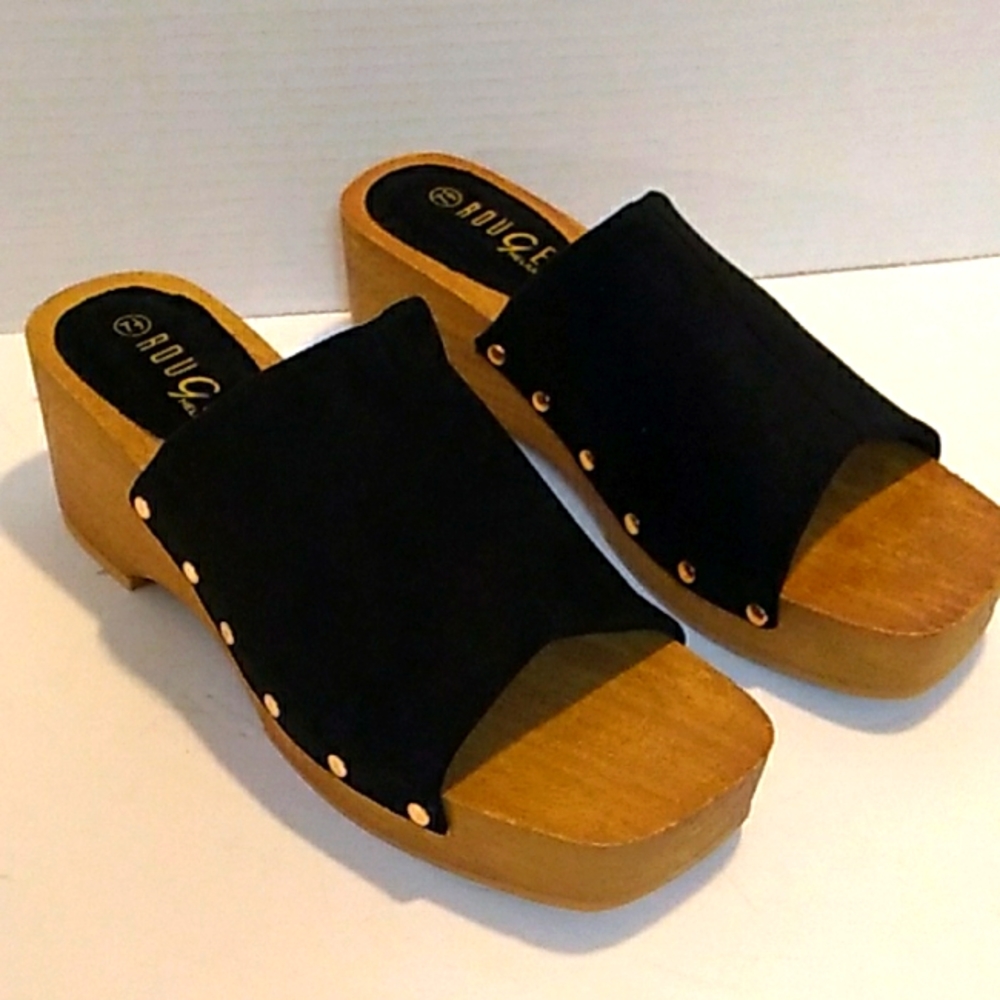 (NWT) BLACK SUEDE CLOGS